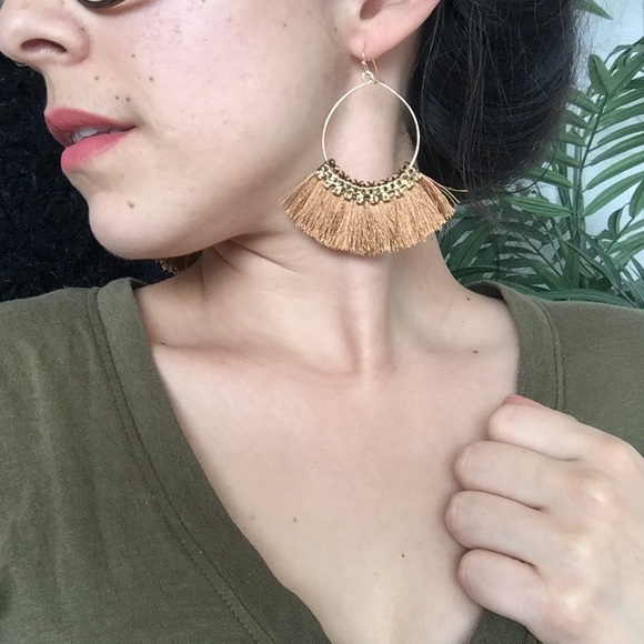 ❗️Two Left❗️NWT Brown Tassel Earrings - Picture 3 of 3